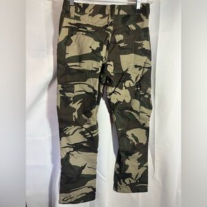 Levi's camo cargo pants - fleece lined - 29x30